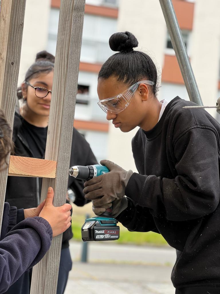 LE CHANTIER AU FÉMININ